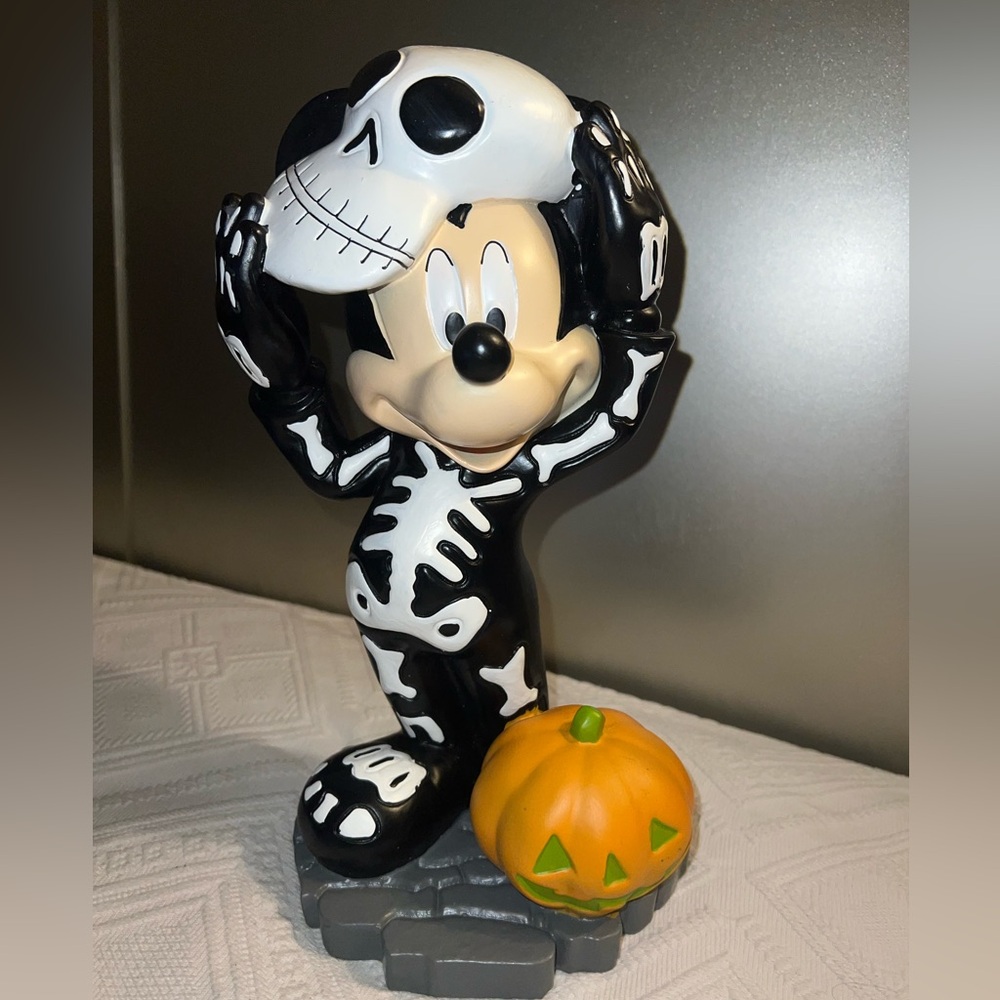 Skeleton Mickey Mouse - Picture 3 of 12